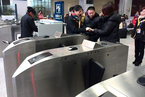 车站检票闸机嵌入二维码扫描？